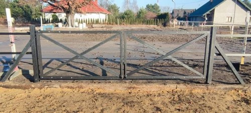 Ogrodzenie czworoboku, maneżu system słupów szczelinowych EKOFORME